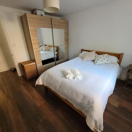 Comfortable Two Bedroom Modern Apartment Лондон Экстерьер фото