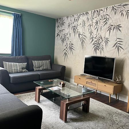 Comfortable Two Bedroom Modern Apartment Лондон Экстерьер фото