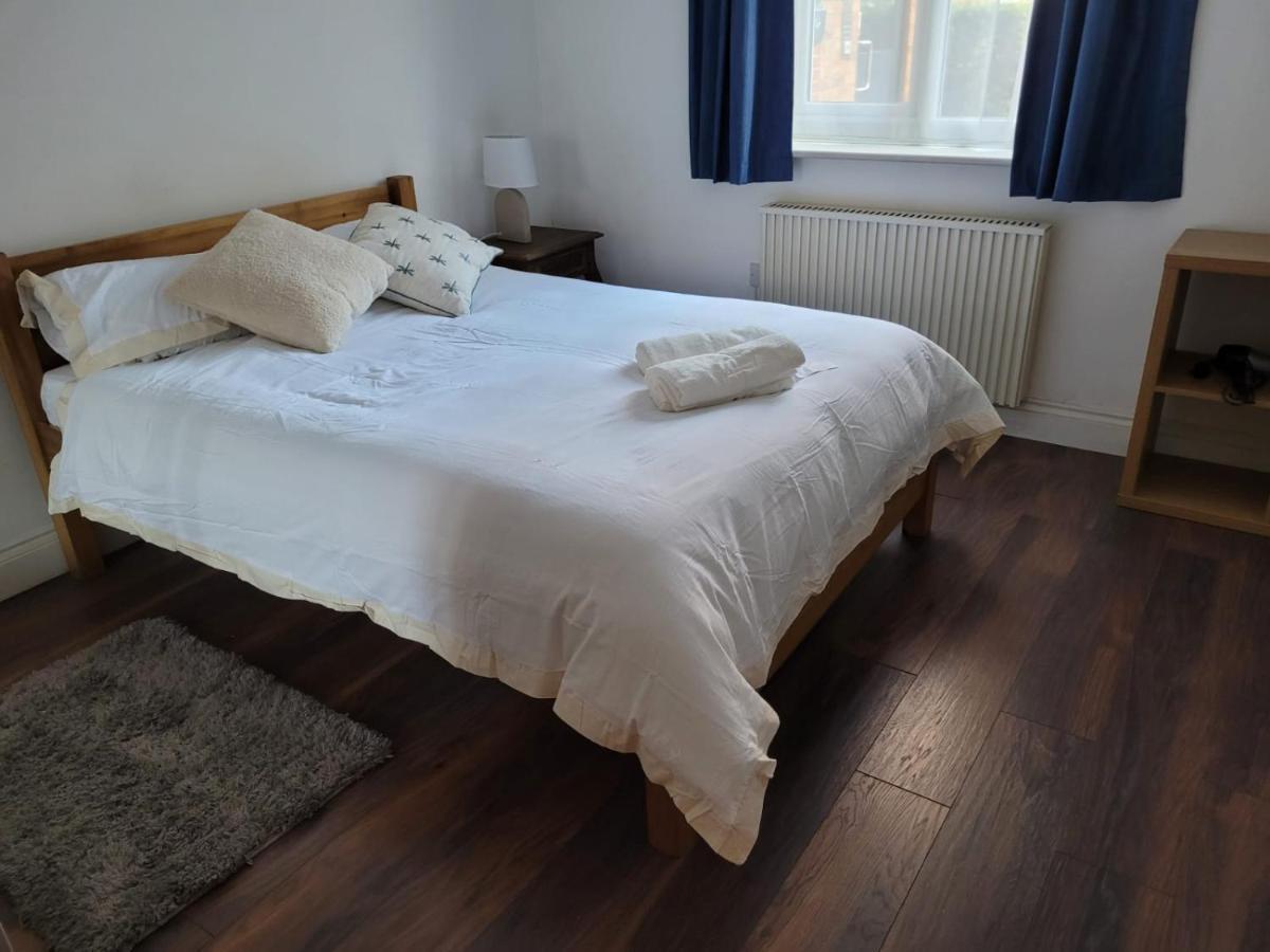 Comfortable Two Bedroom Modern Apartment Лондон Экстерьер фото