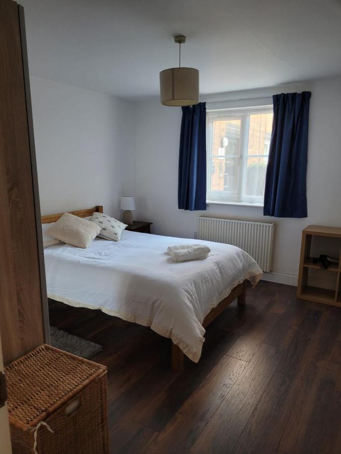 Comfortable Two Bedroom Modern Apartment Лондон Экстерьер фото