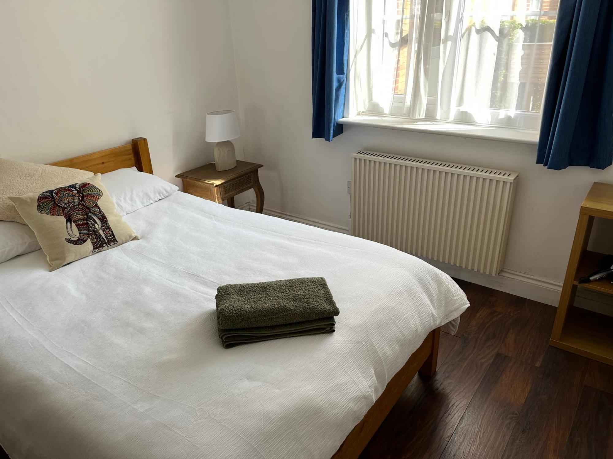 Comfortable Two Bedroom Modern Apartment Лондон Экстерьер фото