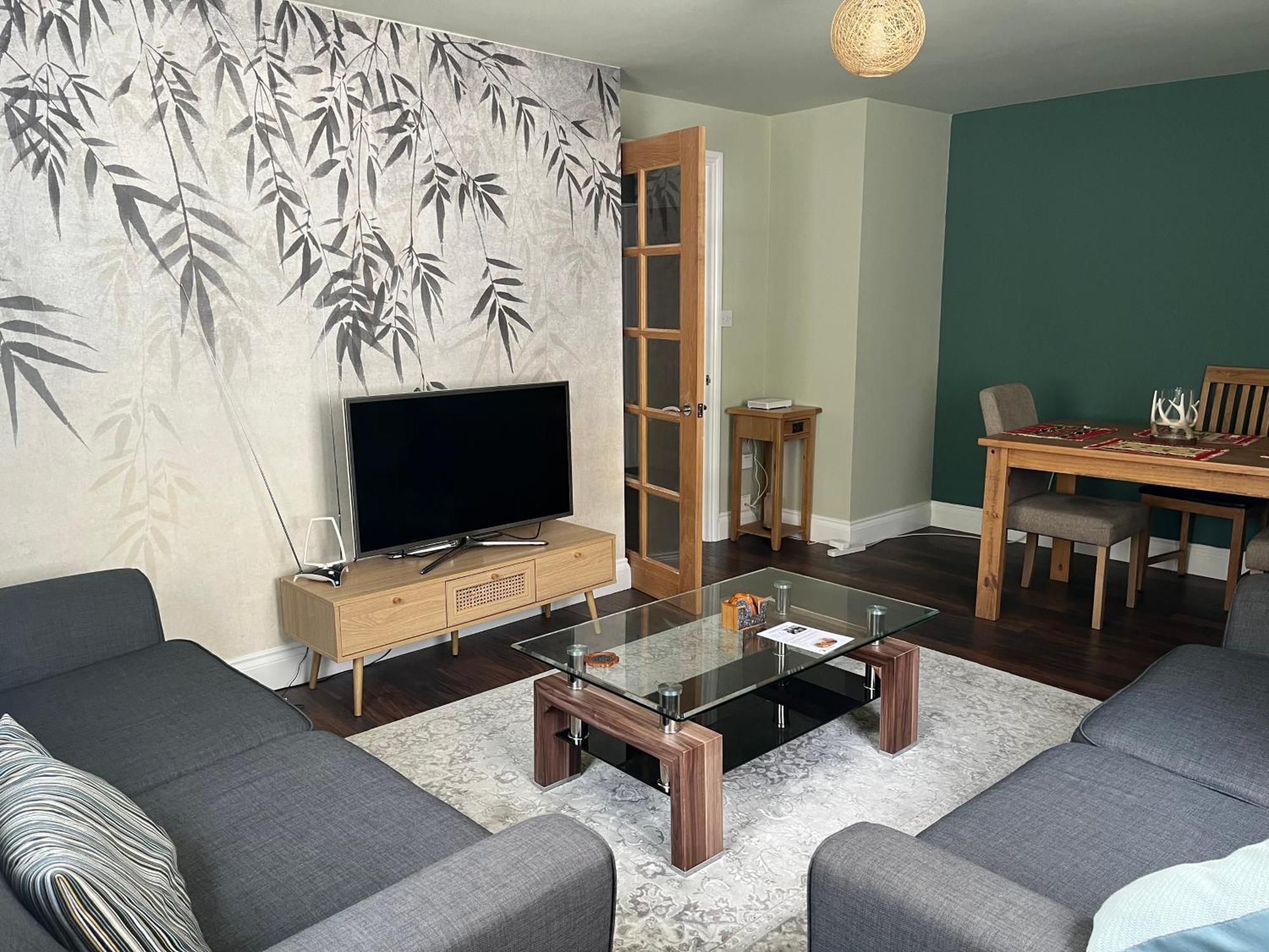 Comfortable Two Bedroom Modern Apartment Лондон Экстерьер фото
