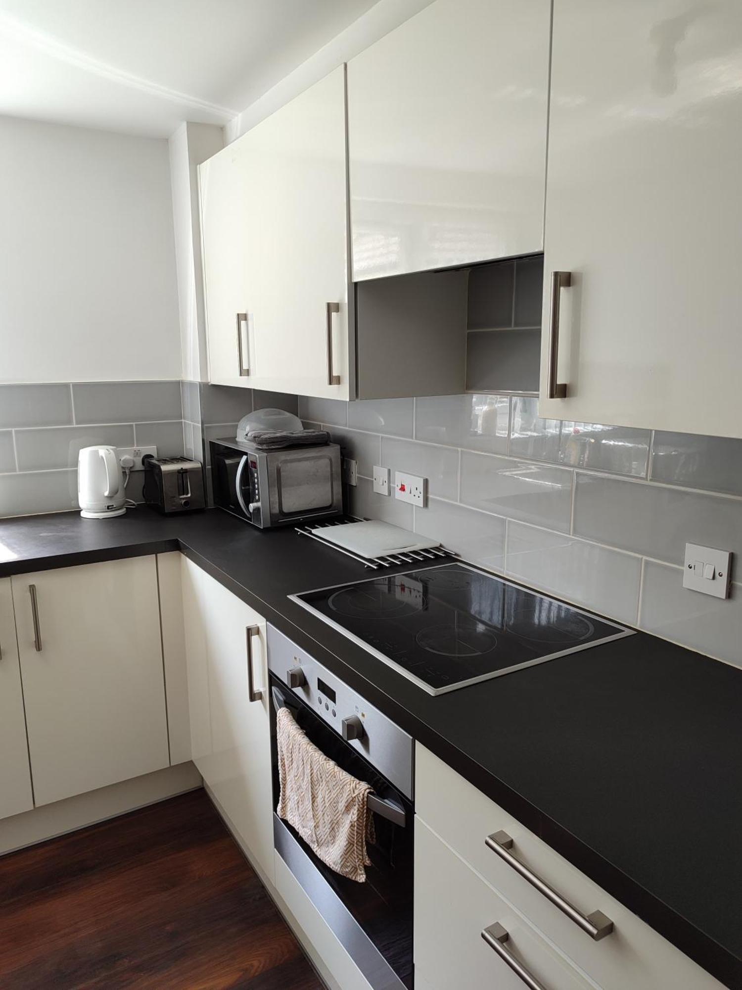 Comfortable Two Bedroom Modern Apartment Лондон Экстерьер фото