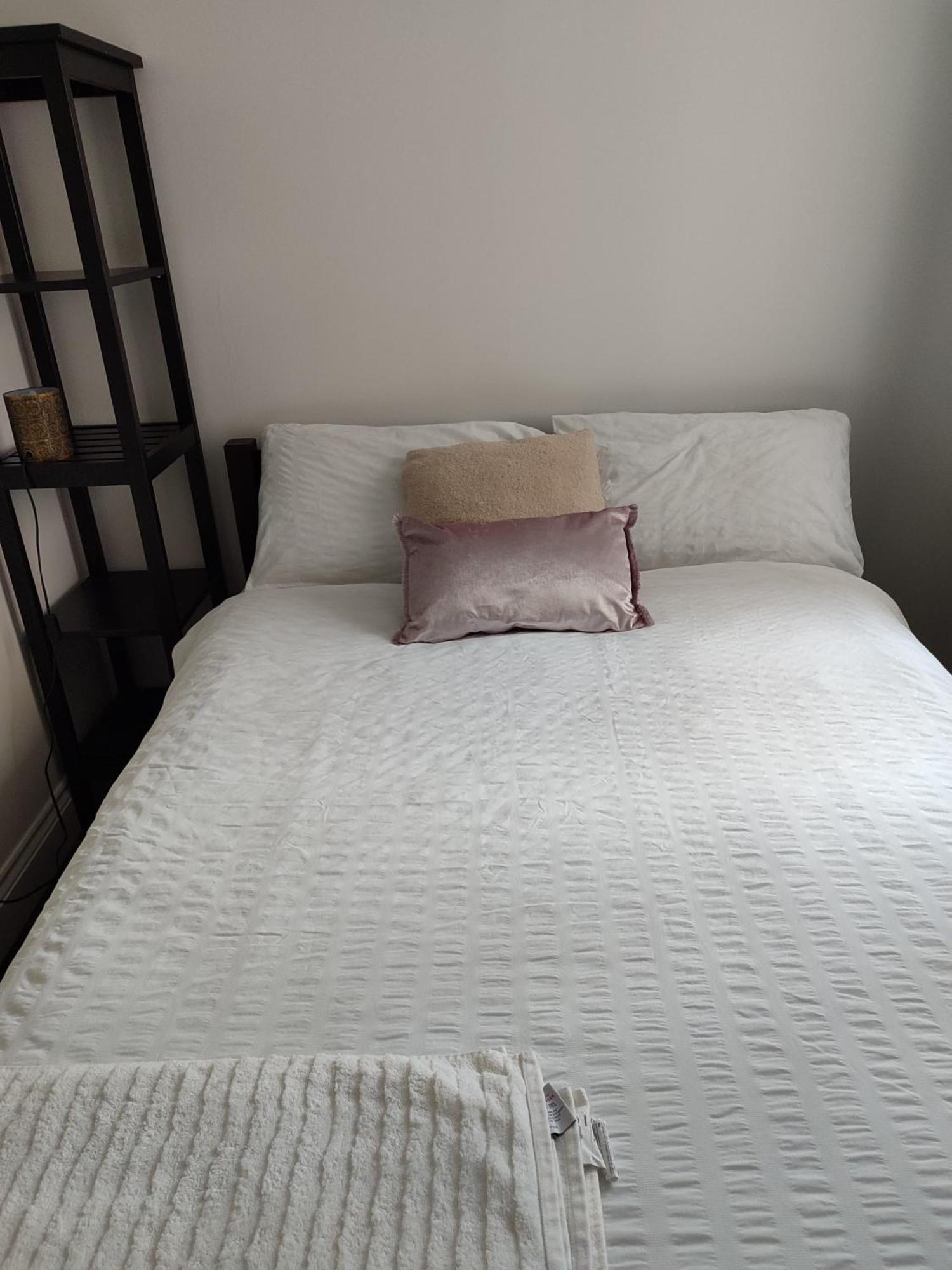 Comfortable Two Bedroom Modern Apartment Лондон Экстерьер фото